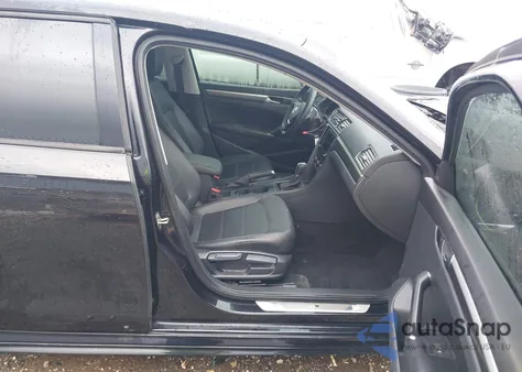 2018 Volkswagen Passat 2.0T R-Line/2.0T S z USA, uszkodzony, nr VIN 1VWAA7A3XJC050078